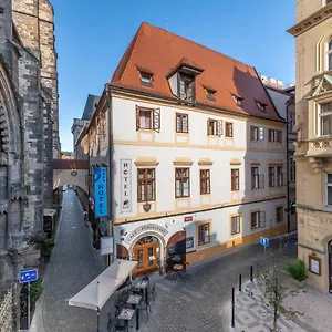 Cerny Slon Hotell